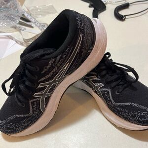 Asics Women’s gel kayano 29 black running shoes size 8
